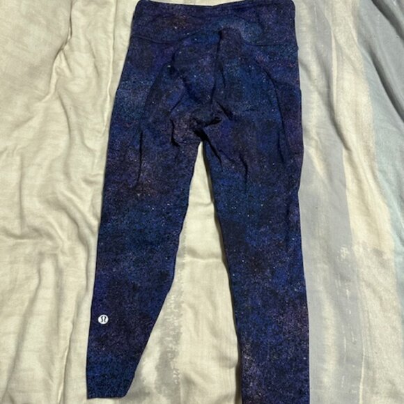Lululemon Crops size 6 - Picture 3 of 3
